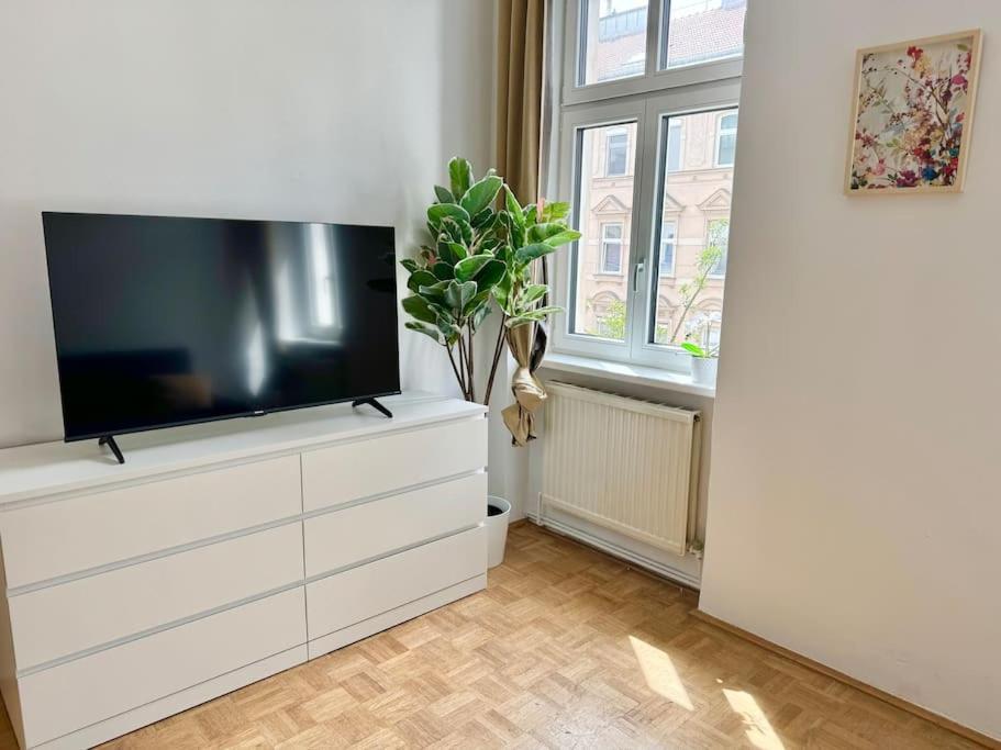 130 M2 Spacious 5 Bedroom Apartment Wien